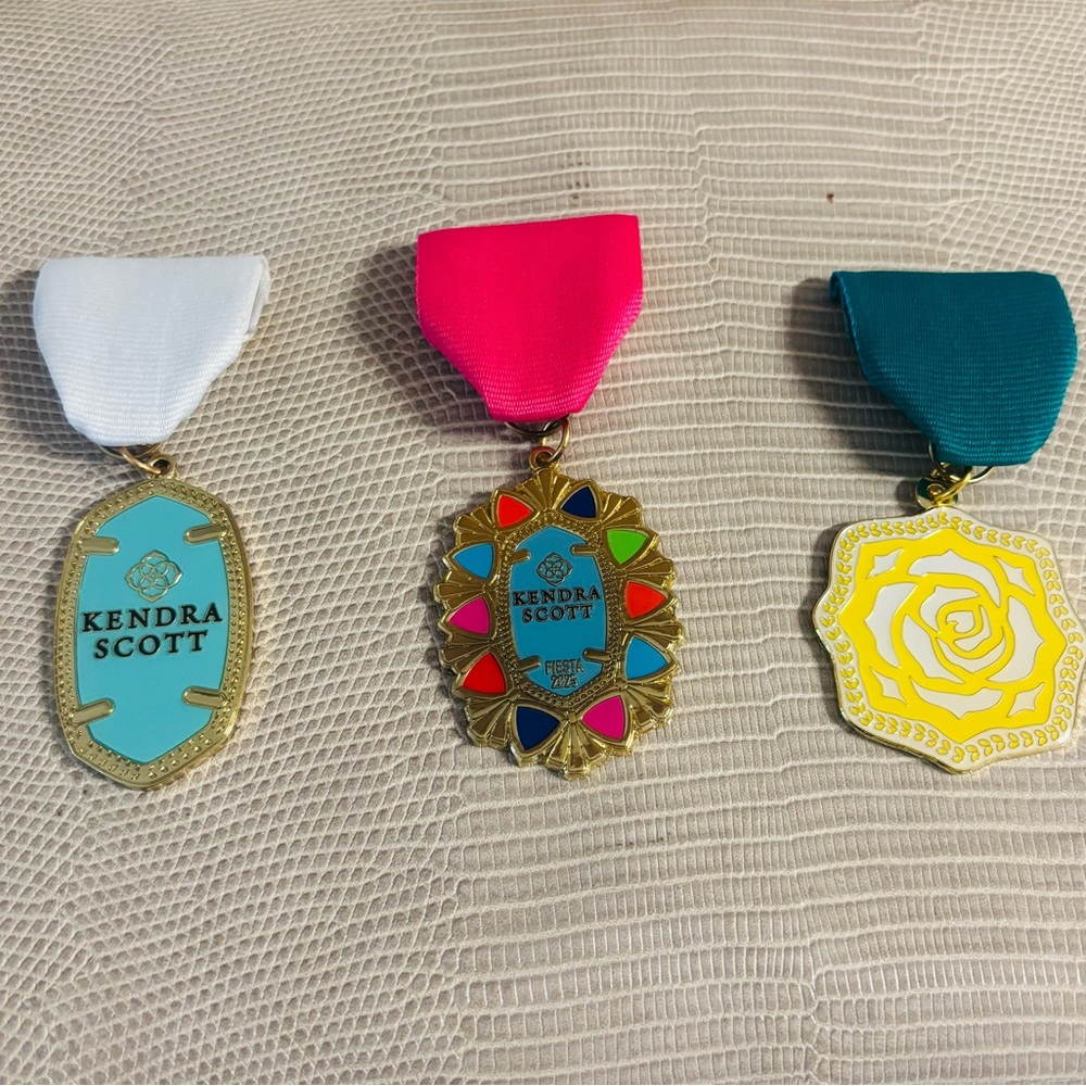 Kendra Scott San Antonio Exclusive Fiesta Medals, Lot of 3